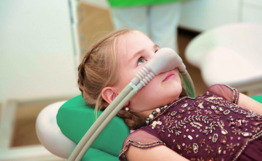 Как проходит лечение зубов под седацией в клинике Smile?